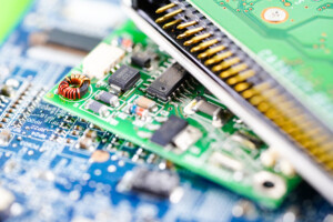 Electronics with technical ceramics